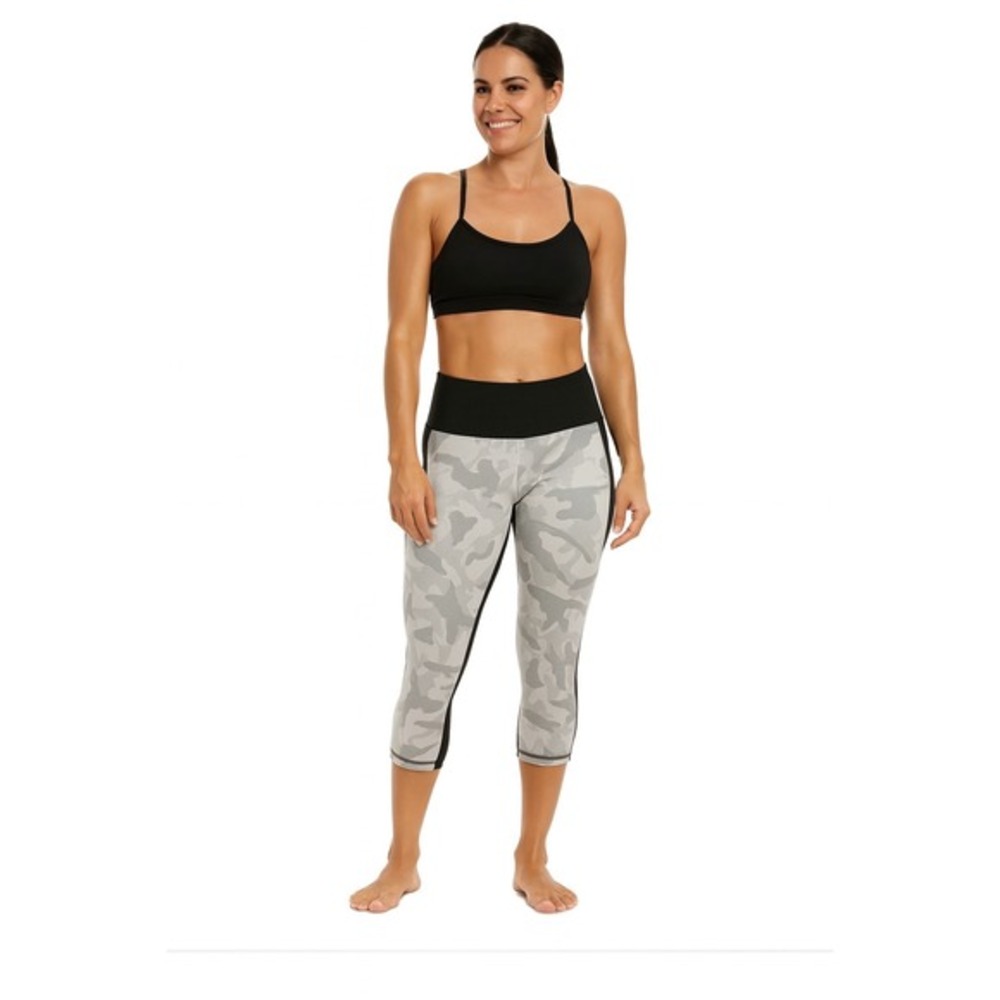 GapFit Blackout Technology Gray Camo‎ Capri Leggings M Athletic Yoga Gym 73-12